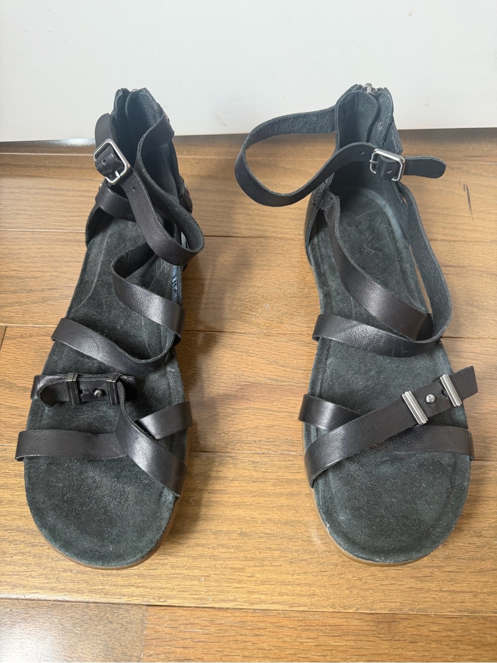 UGG Black Leather Strappy Gladiator Sandals EU 39.5 US 8.5 Unworn